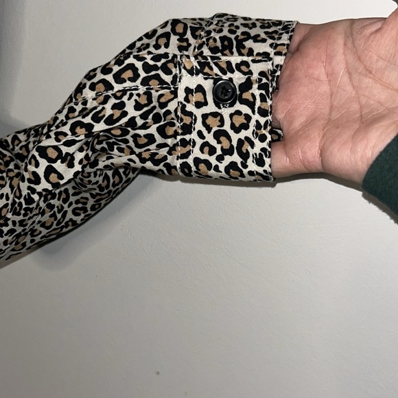BeachLunchLounge Cheetah Print Button-down Shirt Size S/P - Picture 3 of 6